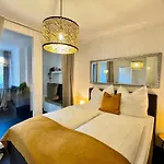 Black Garden Loft - Design Διαμέρισμα