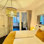 Black Garden Loft - Design Διαμέρισμα
